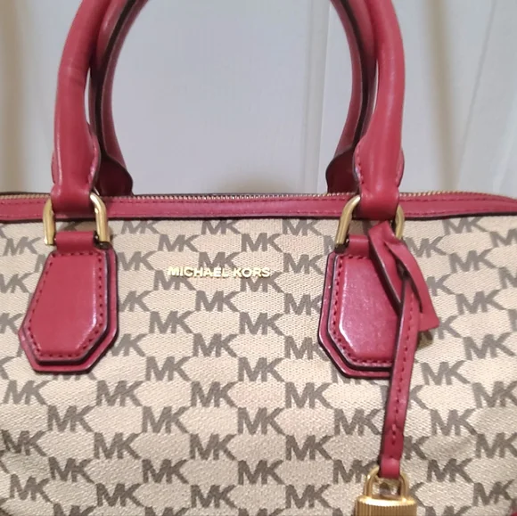 Michael Kors Purs Studio Mercer Medium Heritage Logo Duffel in Natural WineRed. - Picture 10 of 14